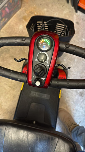 Red black 4 - red/black, 4-wheel